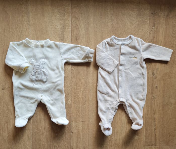 Lot de 5 pyjamas velours, bébé fille, taille 1 mois. - photo numéro 4
