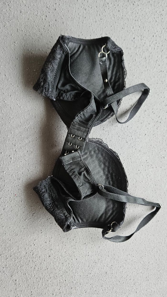 Soutien gorge noir push up 90B très bon état - photo numéro 3