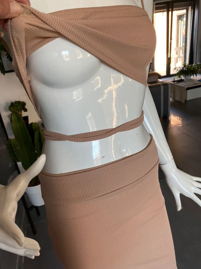 Robe près du corps - photo numéro 5