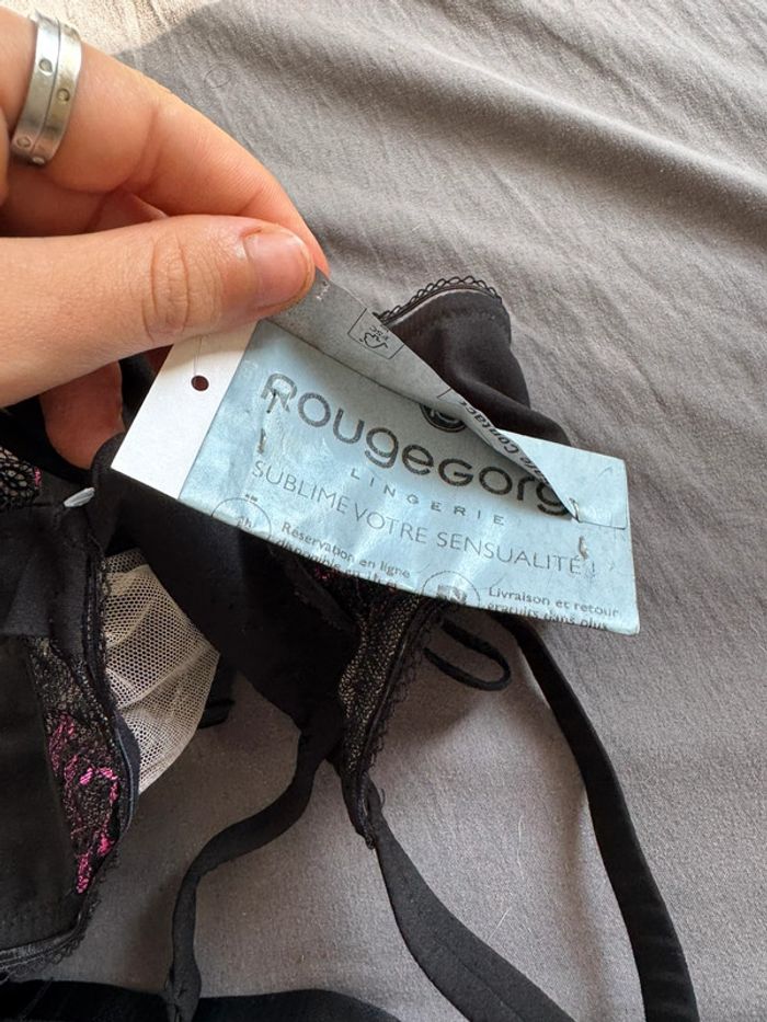 Soutien gorge rouge gorge - photo numéro 4