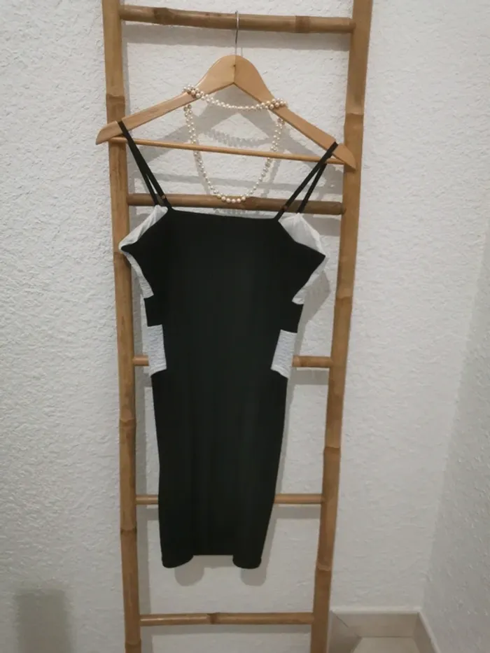 Robe noir et blanche - photo numéro 2
