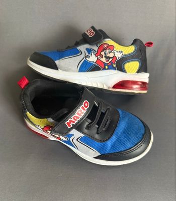 Chaussures baskets T 26 garçon  dessin Mario avec lumières