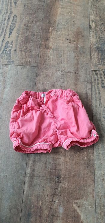 Short Obaïbi 18 mois en très bon état