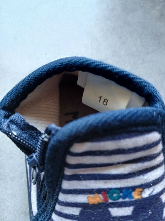 Chaussons taille 18 - photo numéro 2