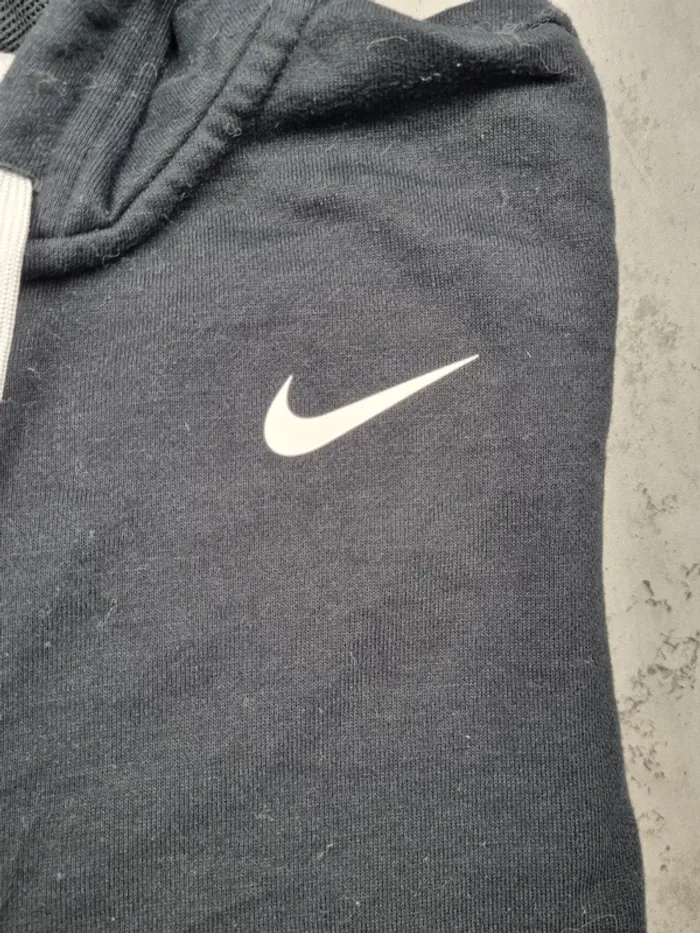 Veste zippée à capuche noire Nike – Taille M Femme (mesures en photos) - photo numéro 7