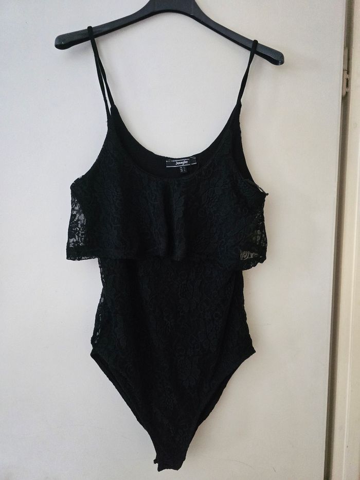 Body noir a dentelle
