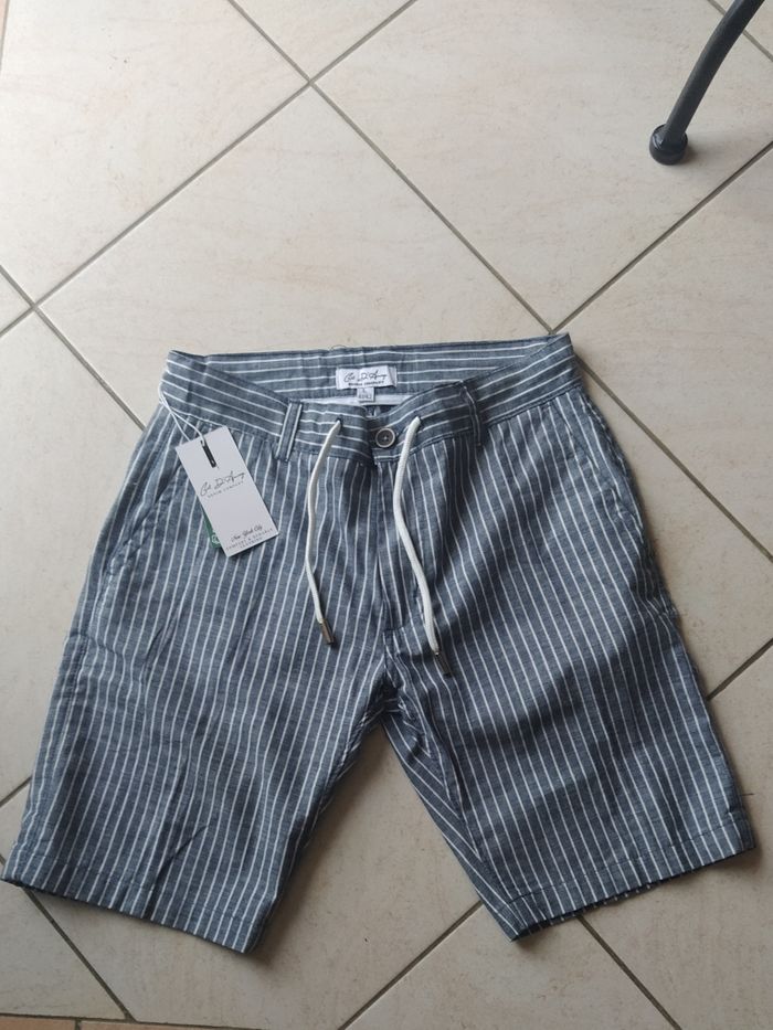 Short rayé neuf