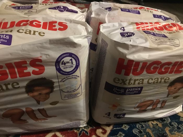Neuf lot de 4 paquets de couches huggies extra care taille 4 soit 104 pants - photo numéro 2