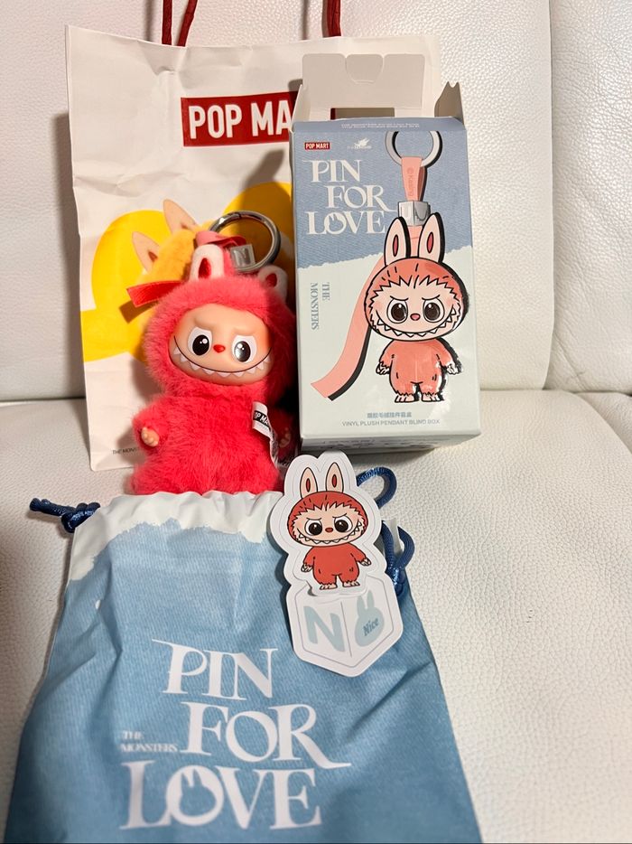 Pop Mart Labubu pin for love lettre N - photo numéro 3