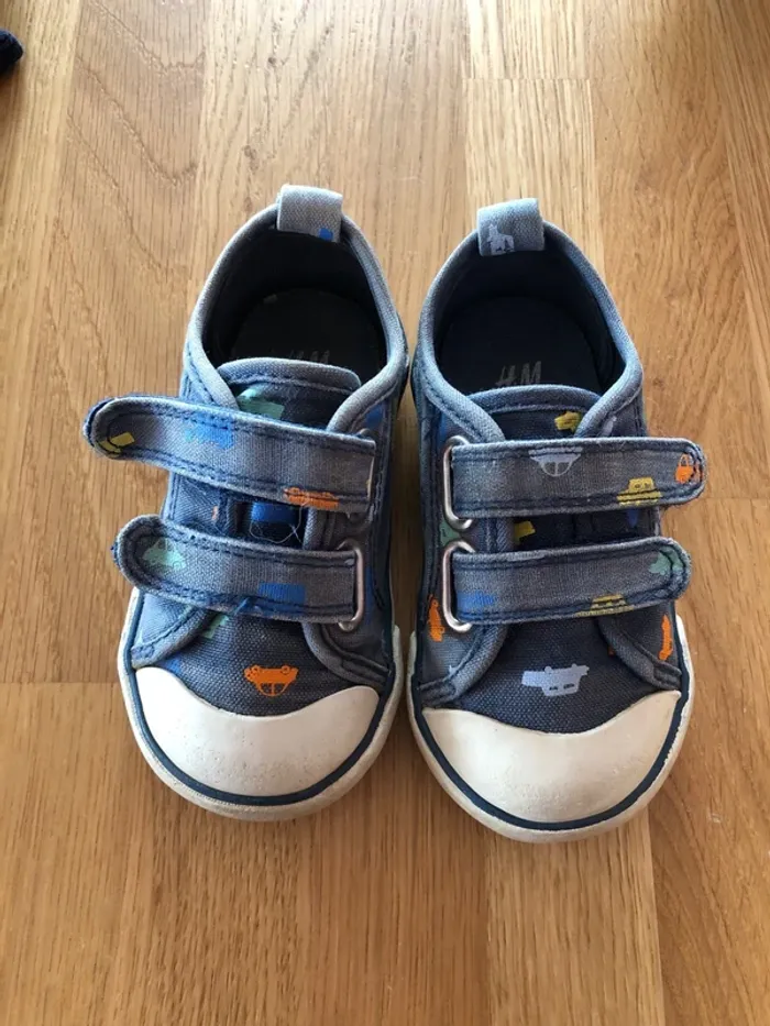 Baskets enfants T 22
