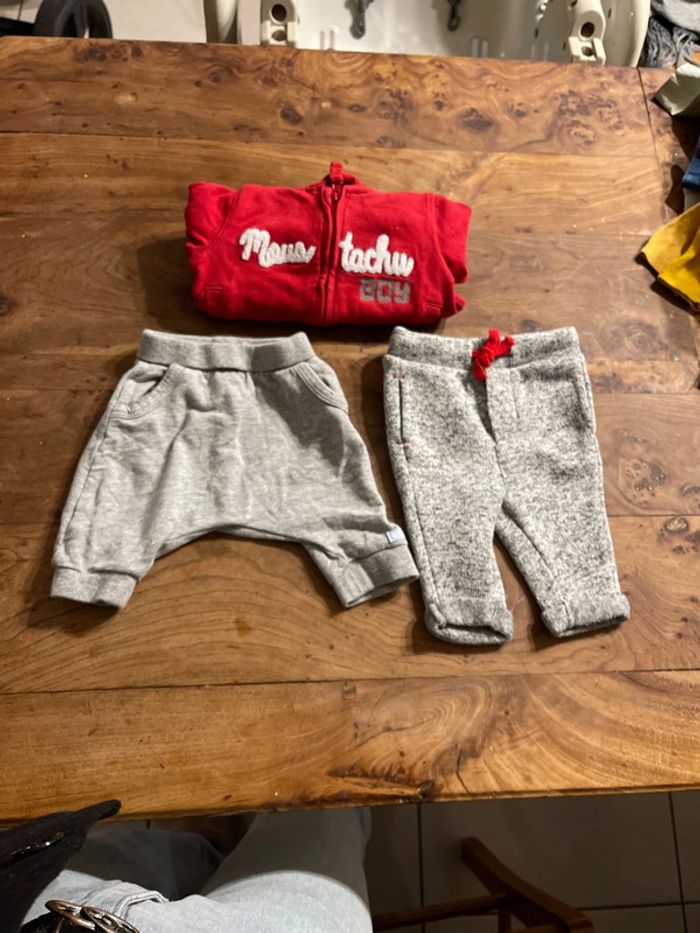 Sweat et deux jogging - photo numéro 2