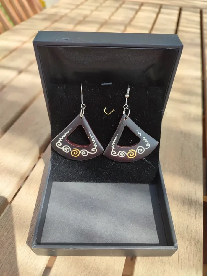 Boucles d'oreilles fantaisie en bois - photo numéro 2
