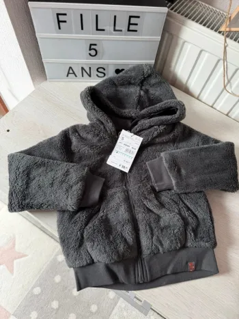 Veste polaire Boboli gris anthracite 5 ans neuve
