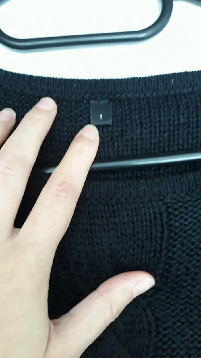 Pull noir taille 1 - photo numéro 2