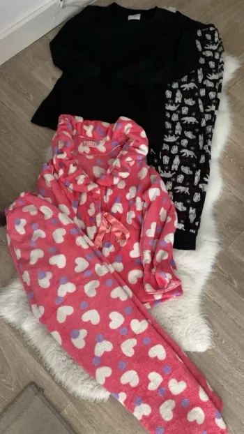 2 Pyjamas pour femmes