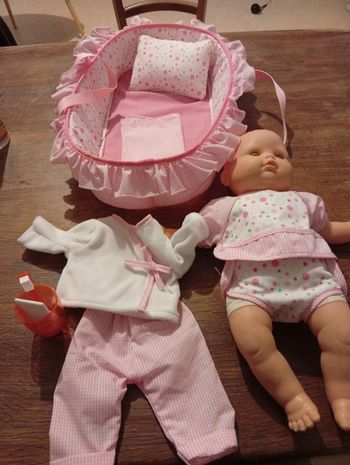 Poupon corolle avec son couffin et son kit brosse à dents