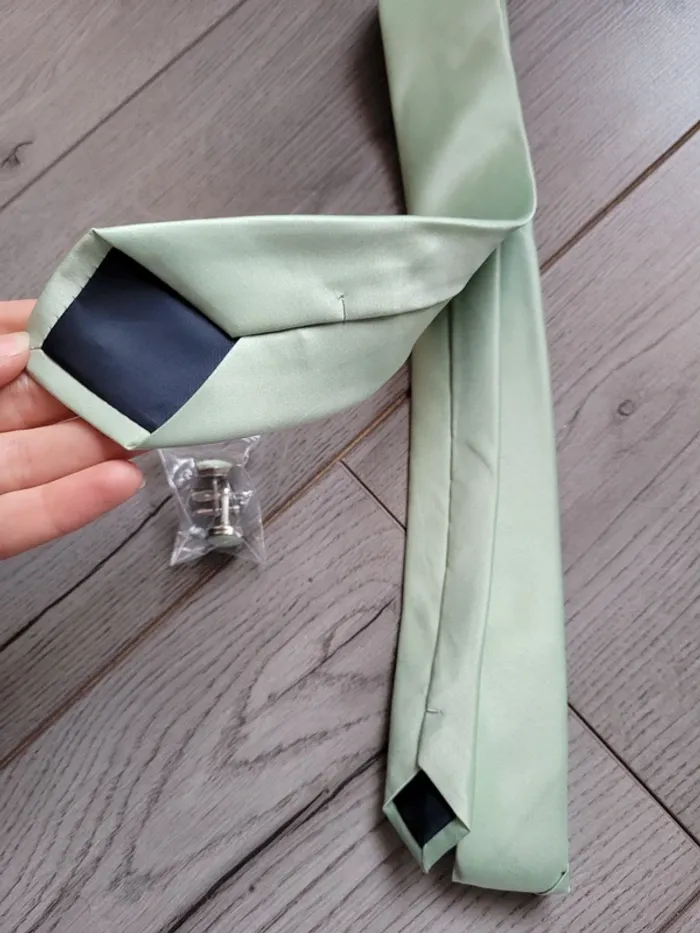 Cravate enfant + boutons neuf - photo numéro 3