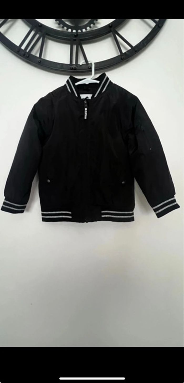 Veste garçon mi saison taille 4/5 ans parfait état marque tex . Noir - photo numéro 3