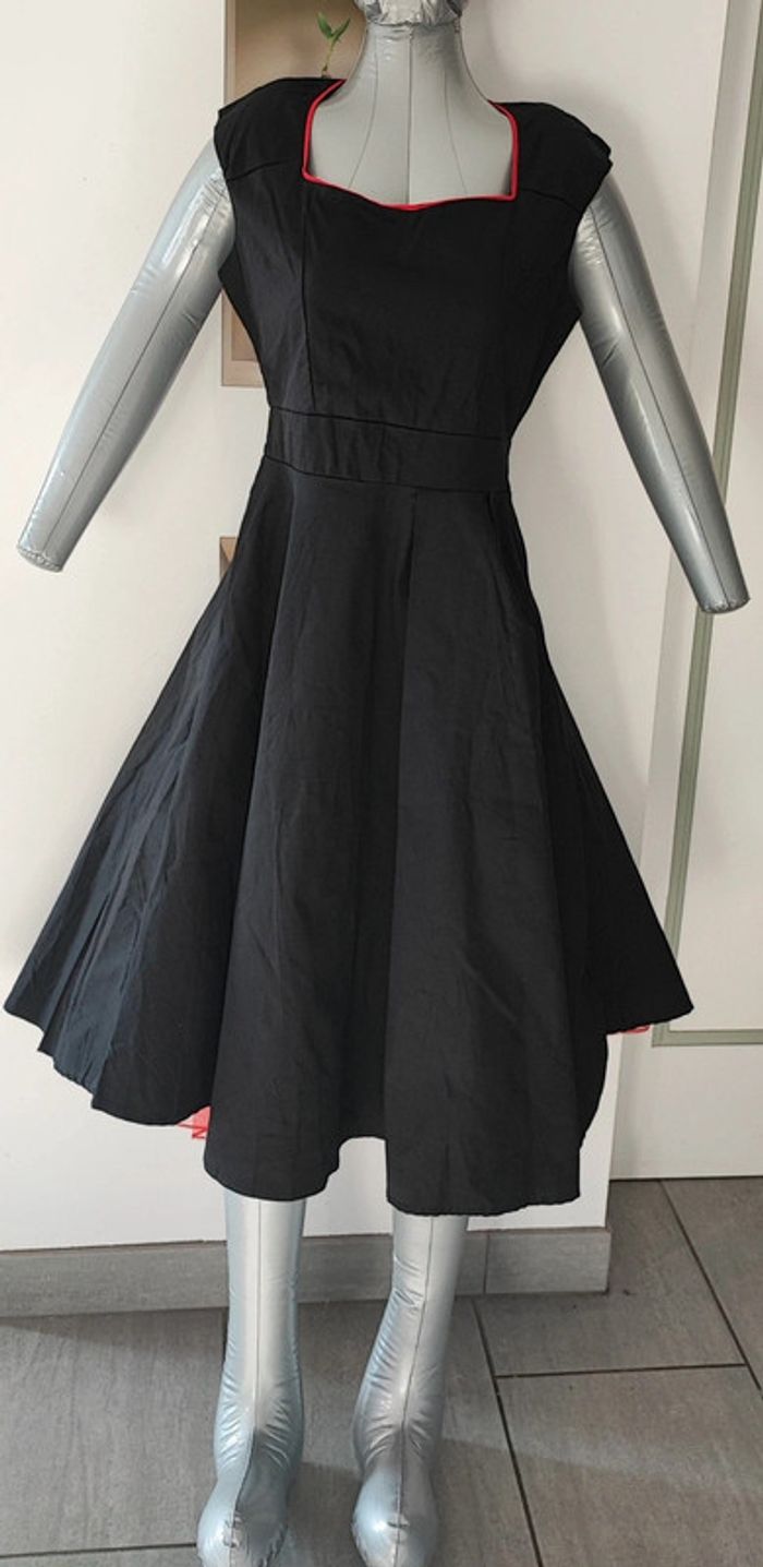 Belle robe noir style vintage taille L neuve