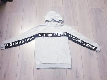 Sweet gris et noir. Garçon 14 ans/ xs. Marque Kiabi