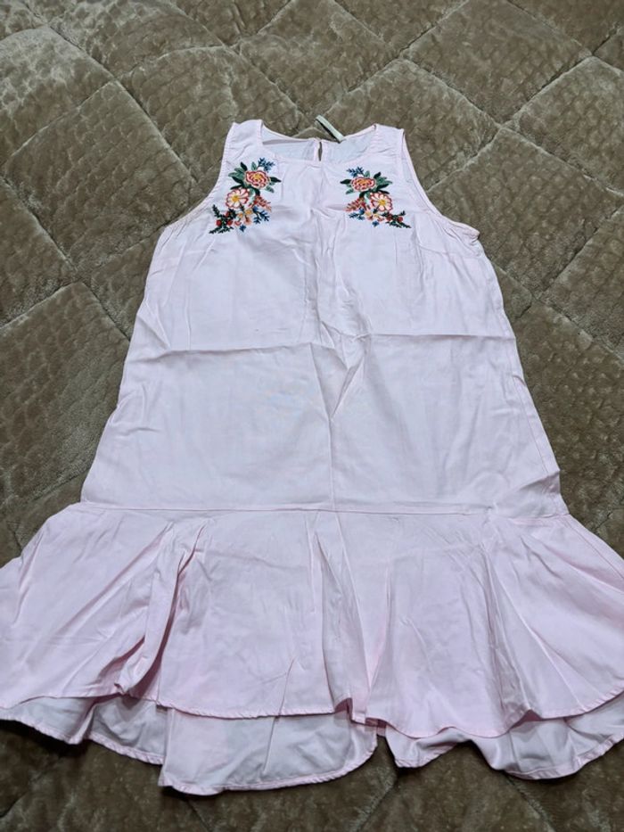Robe courte brodée