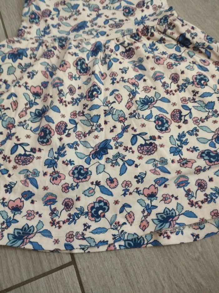 Robe fleurie - photo numéro 2