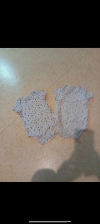 Lot de 2 body taille 6 mois