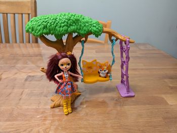 Poupée Enchantimals Felicity renard et petite sœur et la forêt enchantée 
Poupée et animal en très bon état