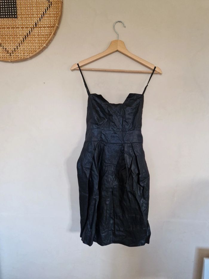 Robe noire en lin effet brillant