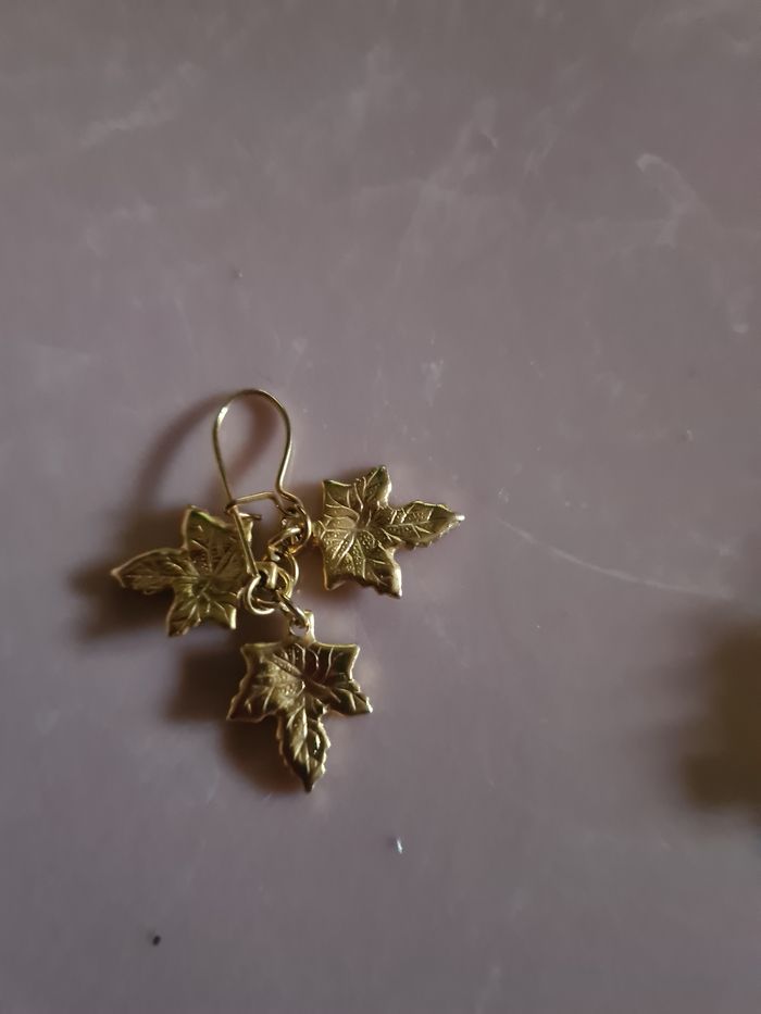 Boucles d'oreilles. Berceuse. Feuilles Doré. 4 cm - photo numéro 2