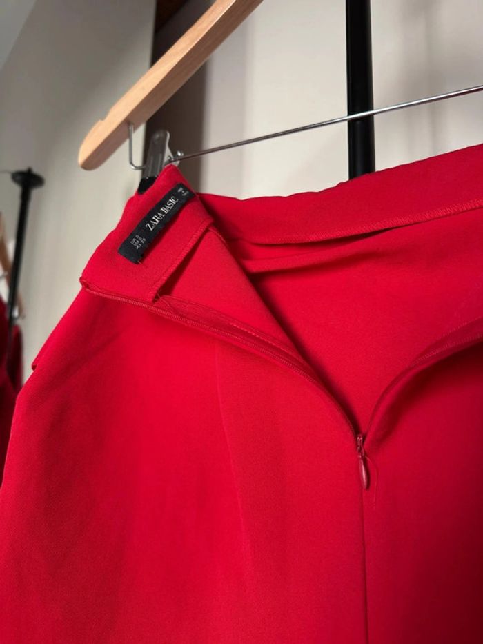 Jupe rouge classe S Zara - photo numéro 2
