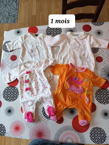 Lot 4 pyjamas qui s'ouvrent devant Taille 1 mois 👧