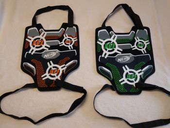 2 gilets de protection Nerf 