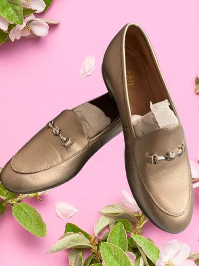 Mocassins fille dorés pointure 33 cuir véritable – Pom d’Api