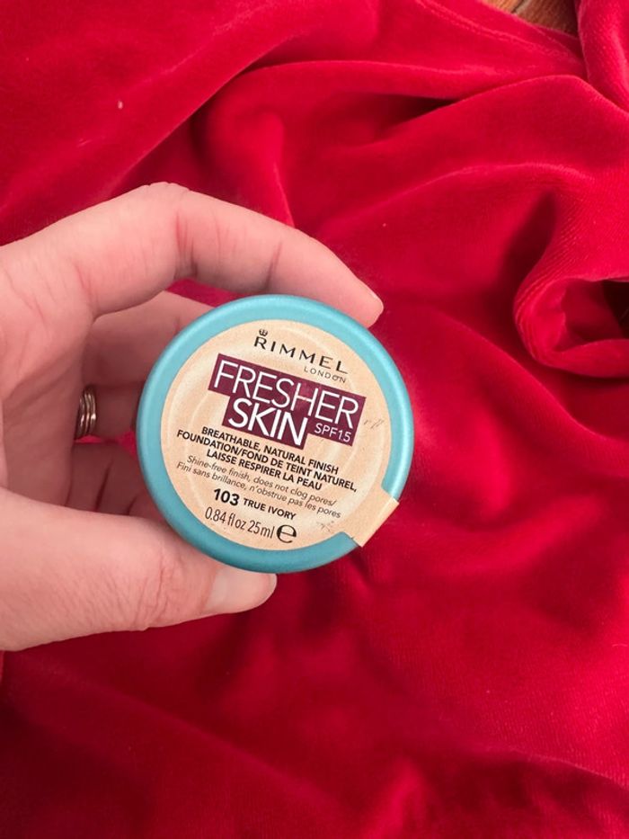 Fond de teint Rimmel fresher skin 103