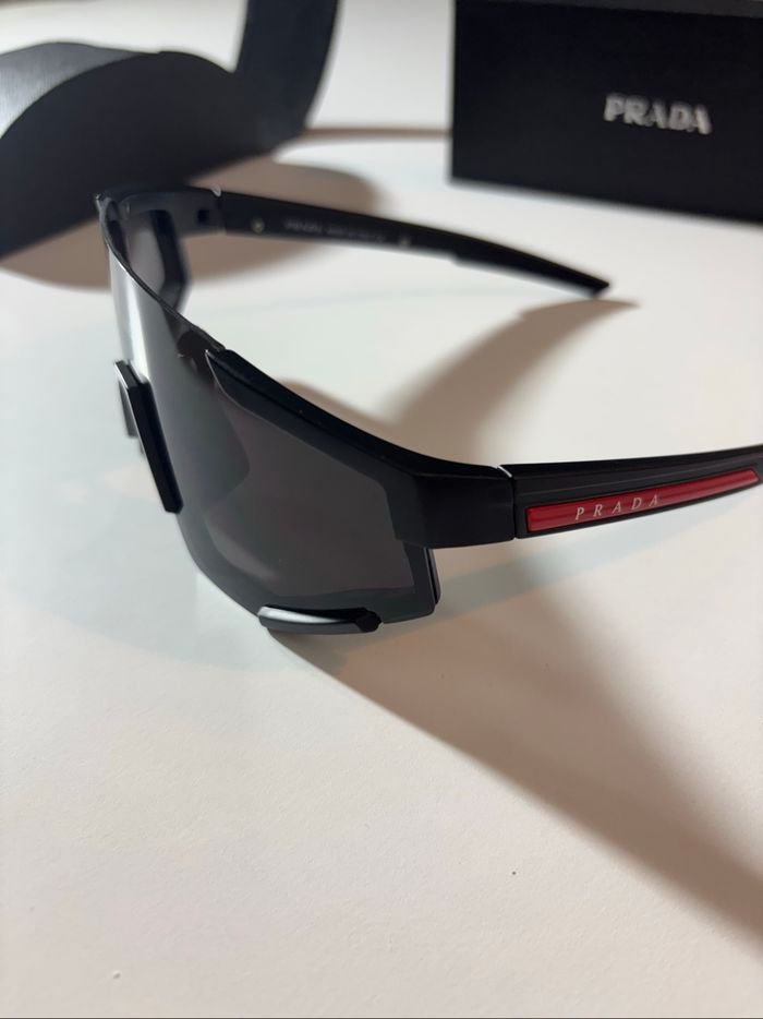 Lunettes Prada noir neuf avec la boîte - photo numéro 4