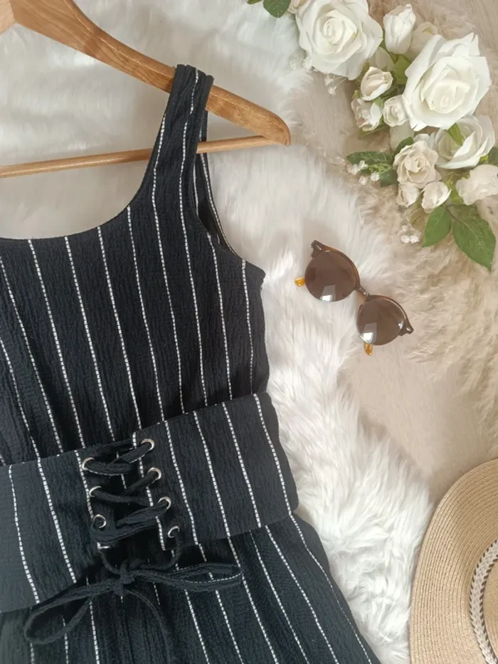 Jolie combinaison taille S - photo numéro 2