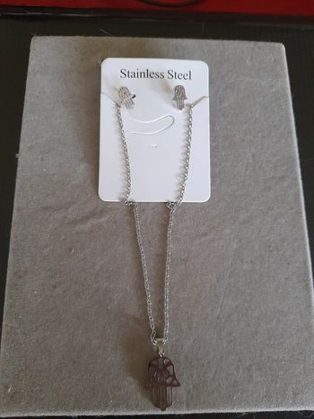 collier et boucle