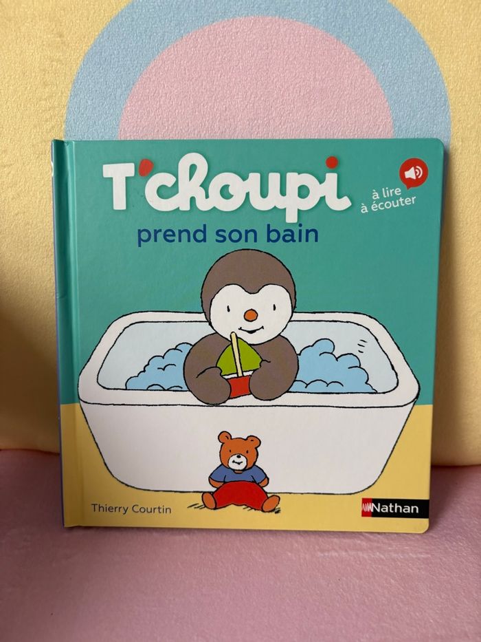 T’choupi à une petite sœur.