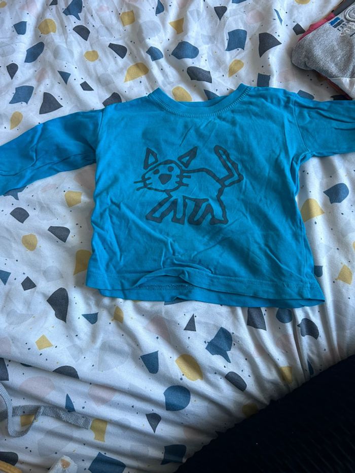 Deux. T-shirts manches longues. - photo numéro 2