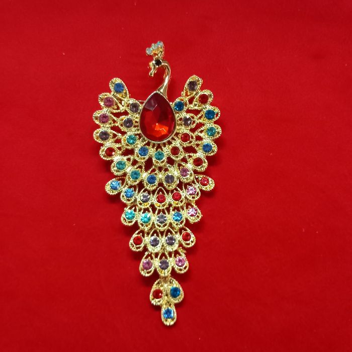 Broche paon en métal doré et strass - photo numéro 1