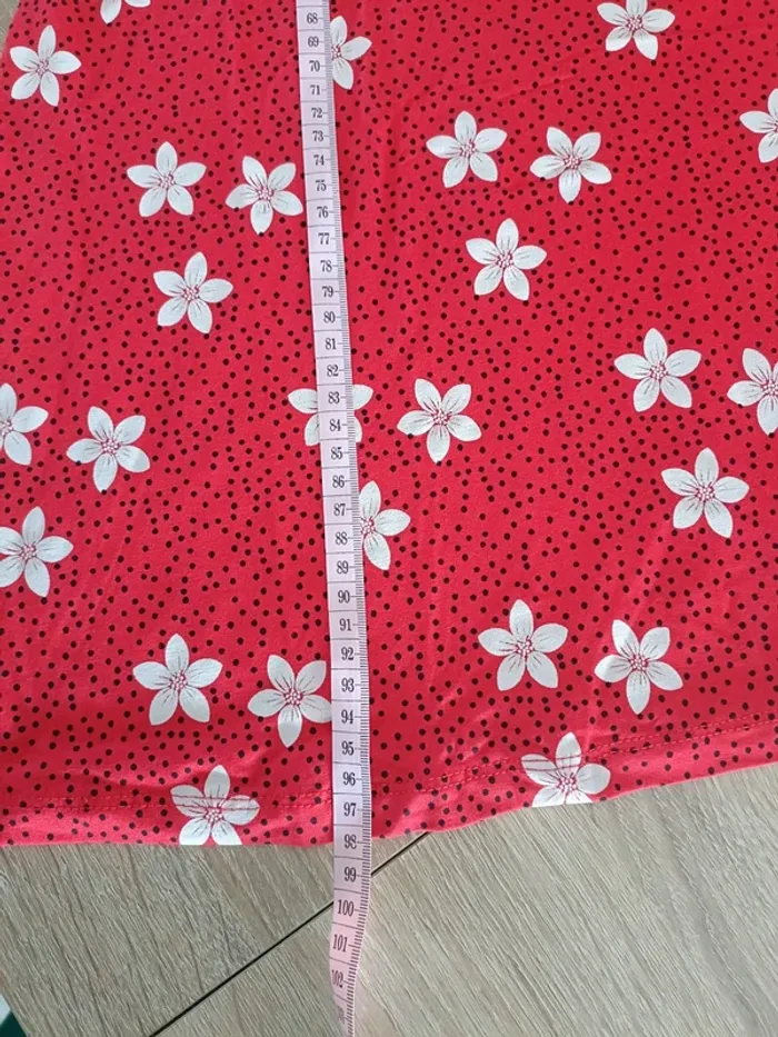 Robe rouge avec fleurs blanches - 46-48- - photo numéro 3