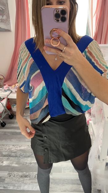 Magnifique haut en couleur lège épaule dénudé