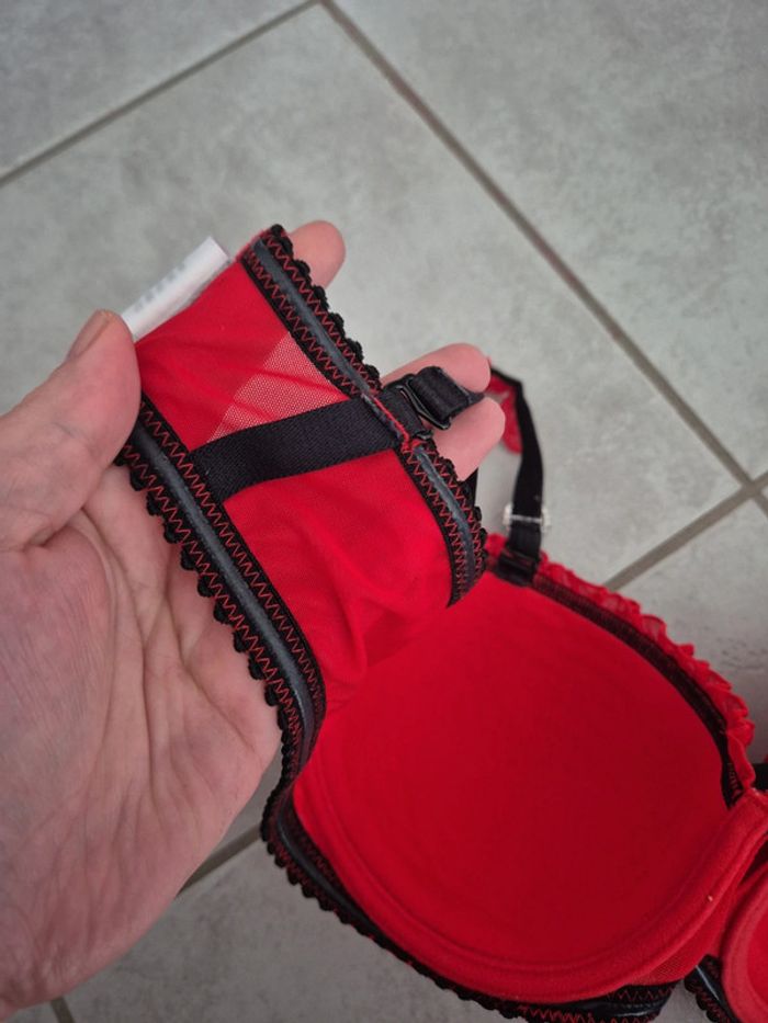 Soutien gorge rouge coque ampliforme bretelles amovibles - photo numéro 5