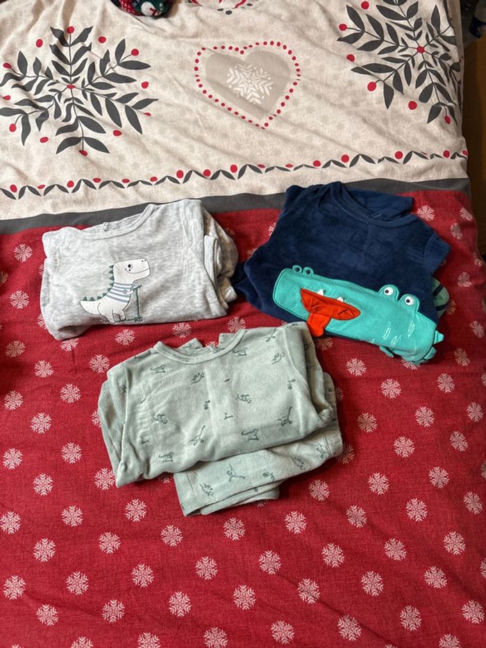 Lot pyjamas épais 12 mois
