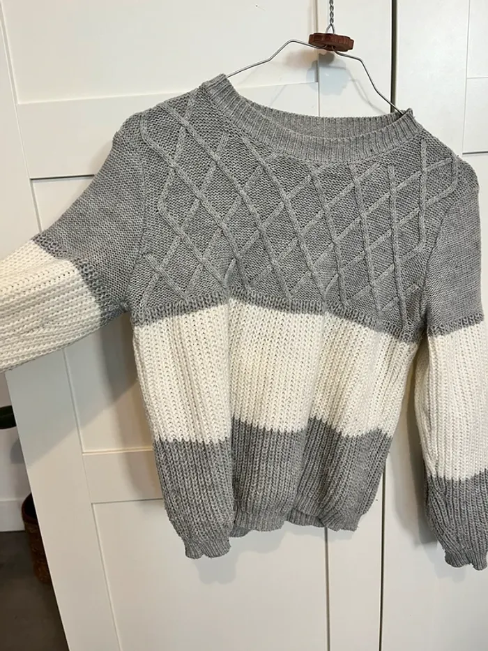 Pull gris et blanc - photo numéro 2