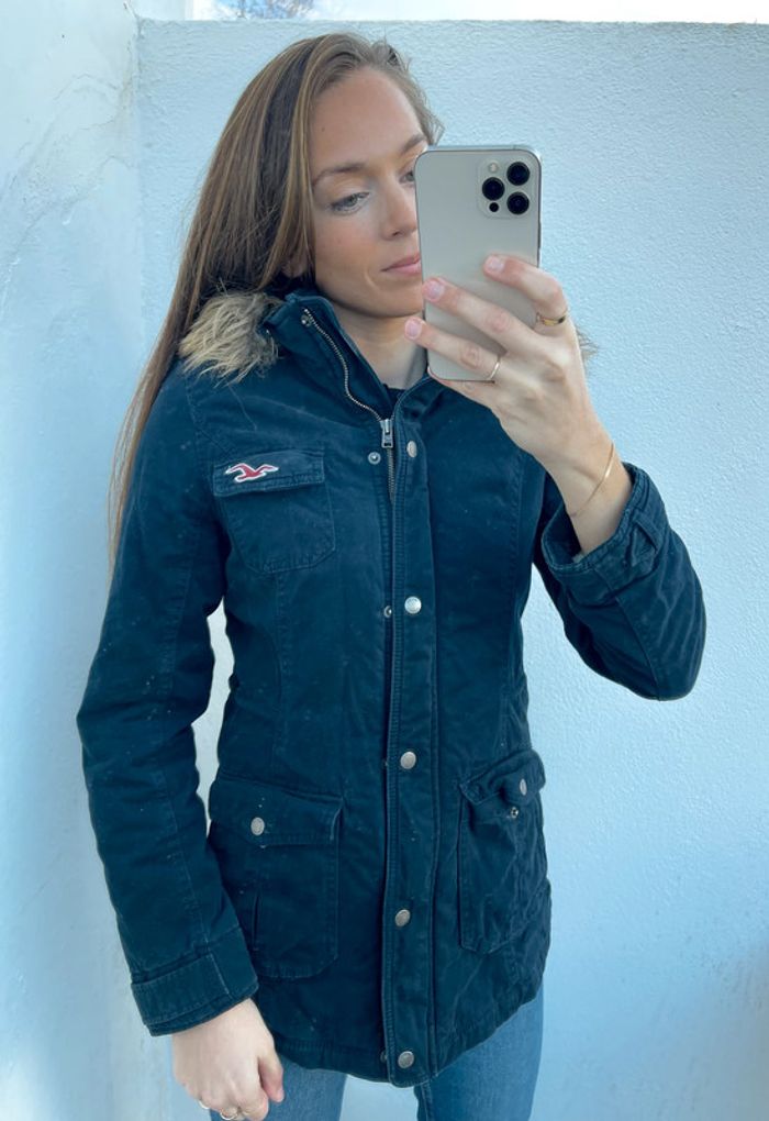 Manteau Hollister bleu marine avec logo rouge - photo numéro 11