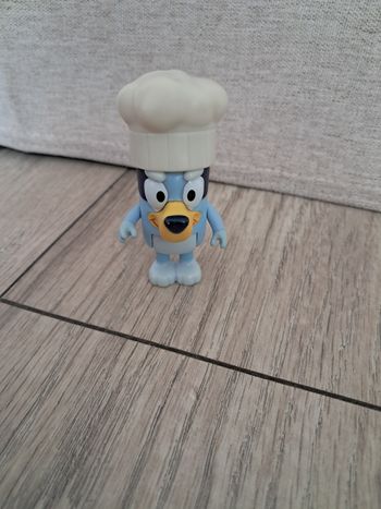 Figurine bluey cuisinière 