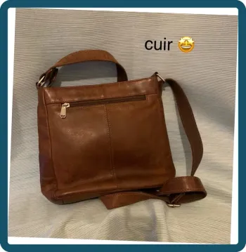 Très joli sac en  cuir à bandoulière couleur camel