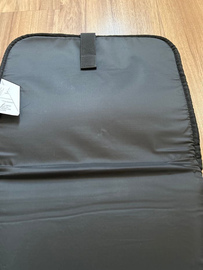 Tapis de change nomade noir / Sac à langer pliable noir Change Wallet - photo numéro 4